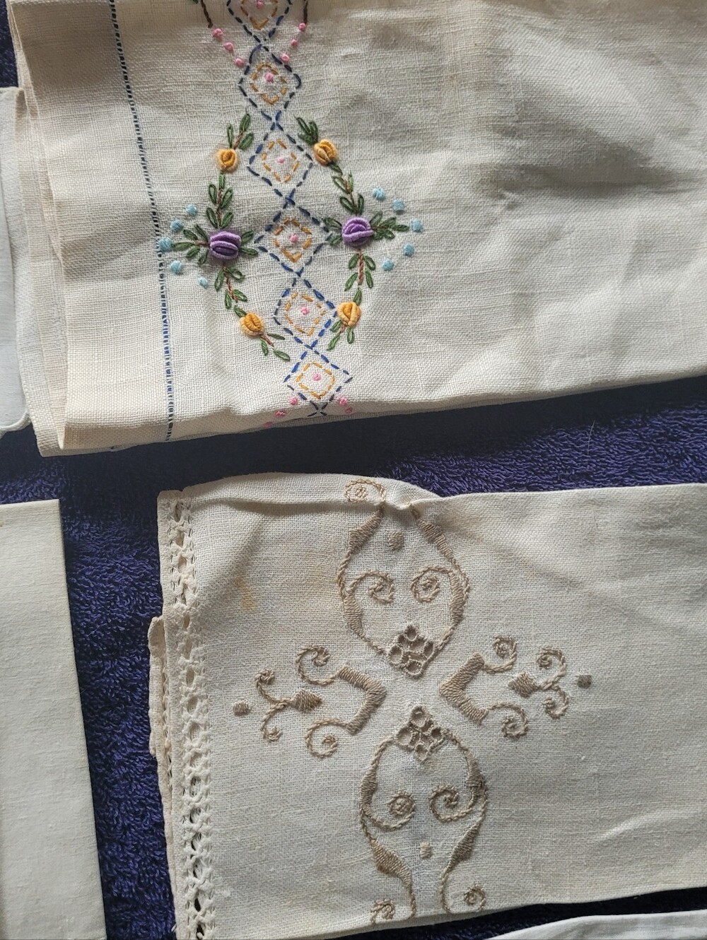 Vintage White & Cream Embroidered Linen Table Handkerchief Set - Picture 3 of 9